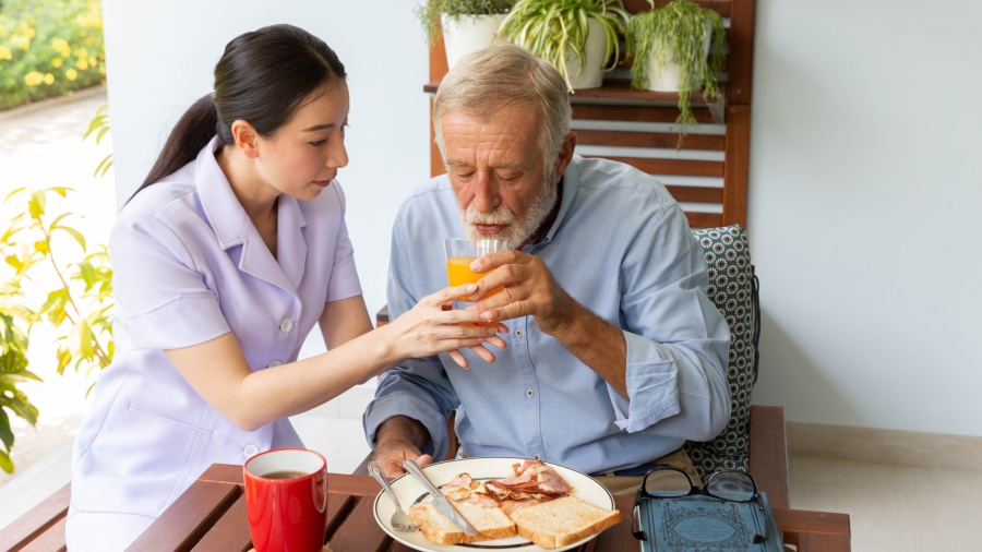 24-hour-live-support-seniors
